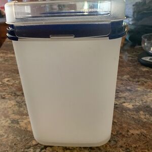 Tupperware Modular Mate Bread Keeper BLUE Seal Flip Top 17 Cup